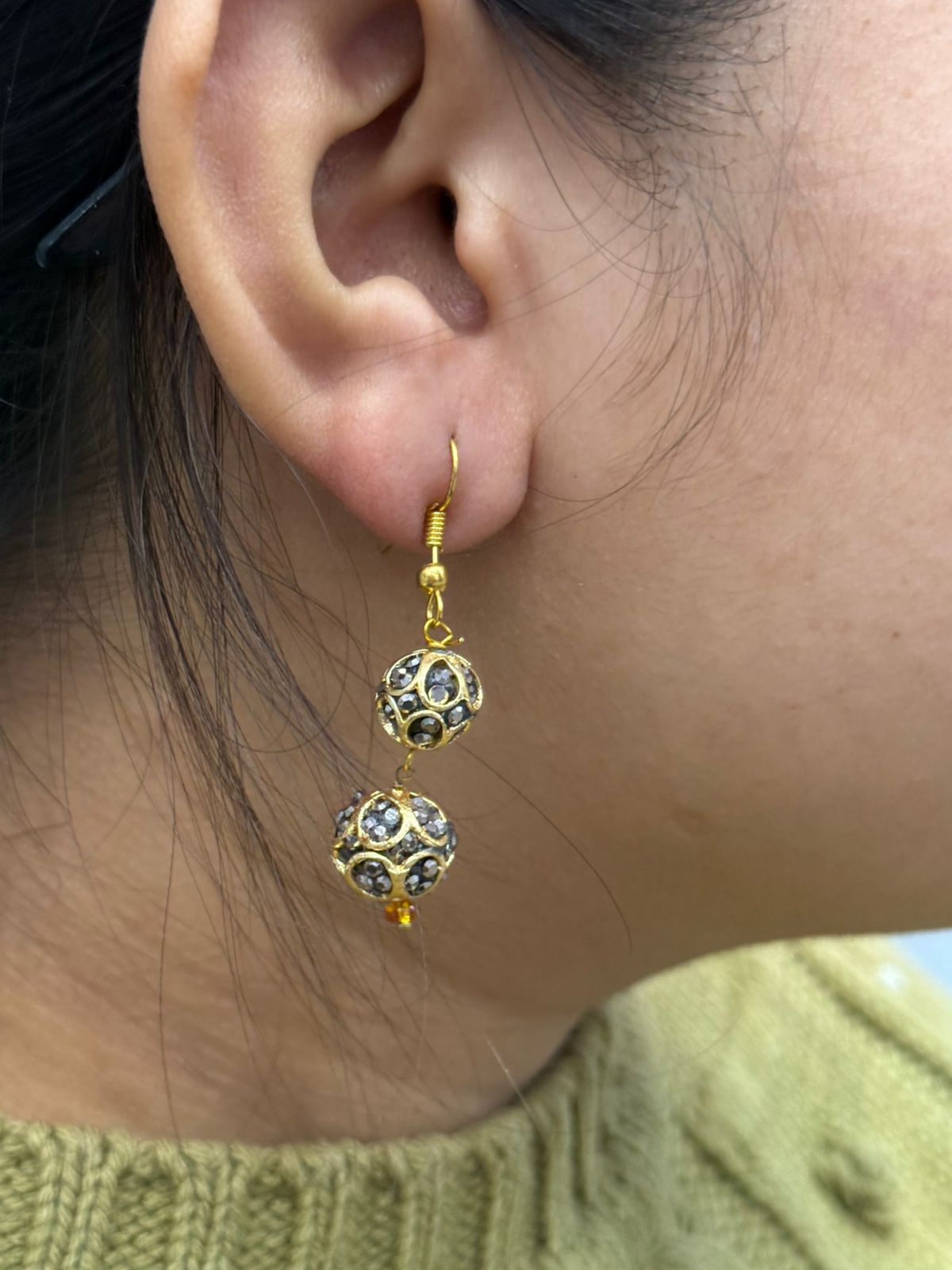 emerald gemstone lac ball earring for woman