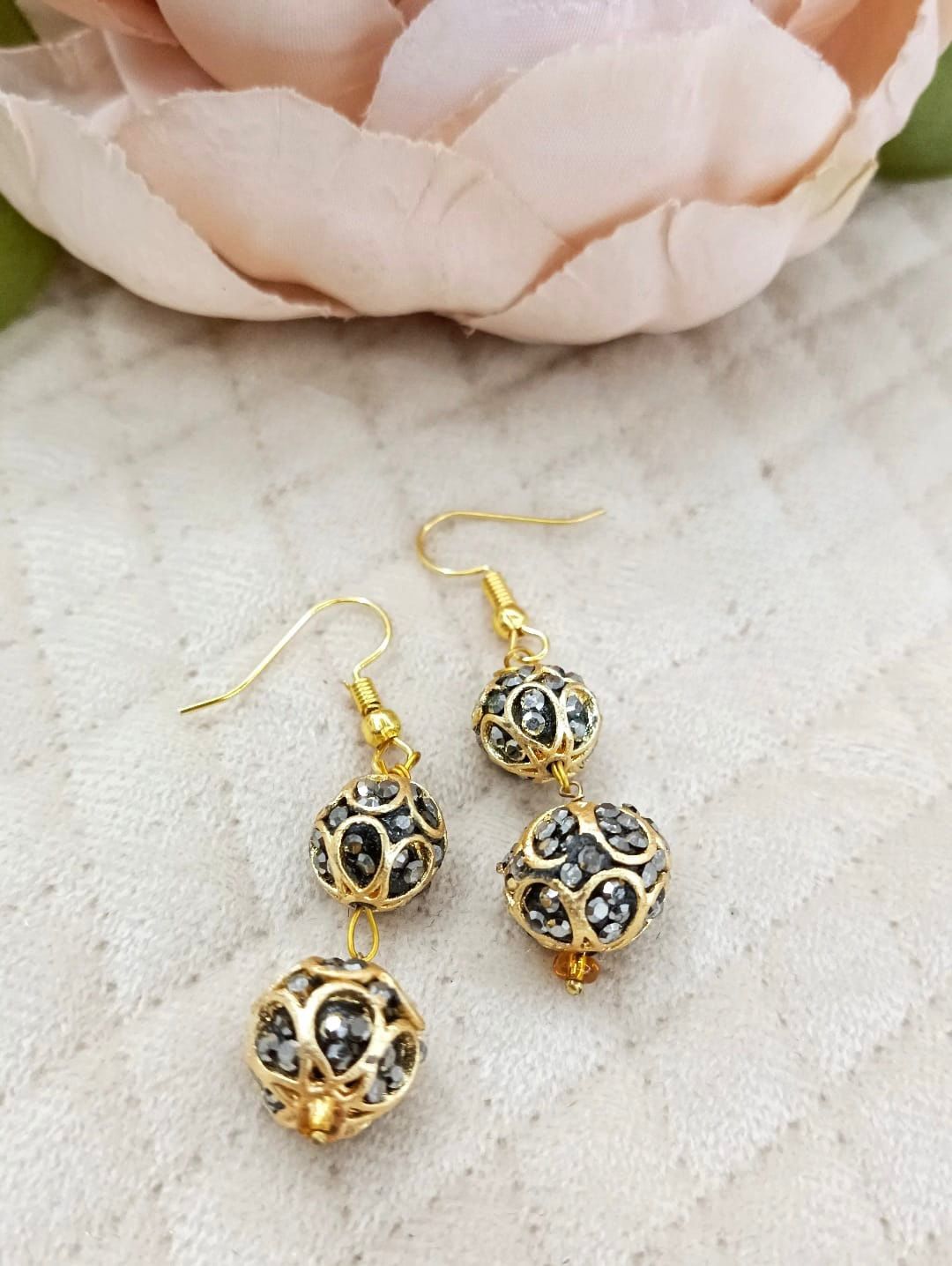 emerald gemstone lac ball earring for woman