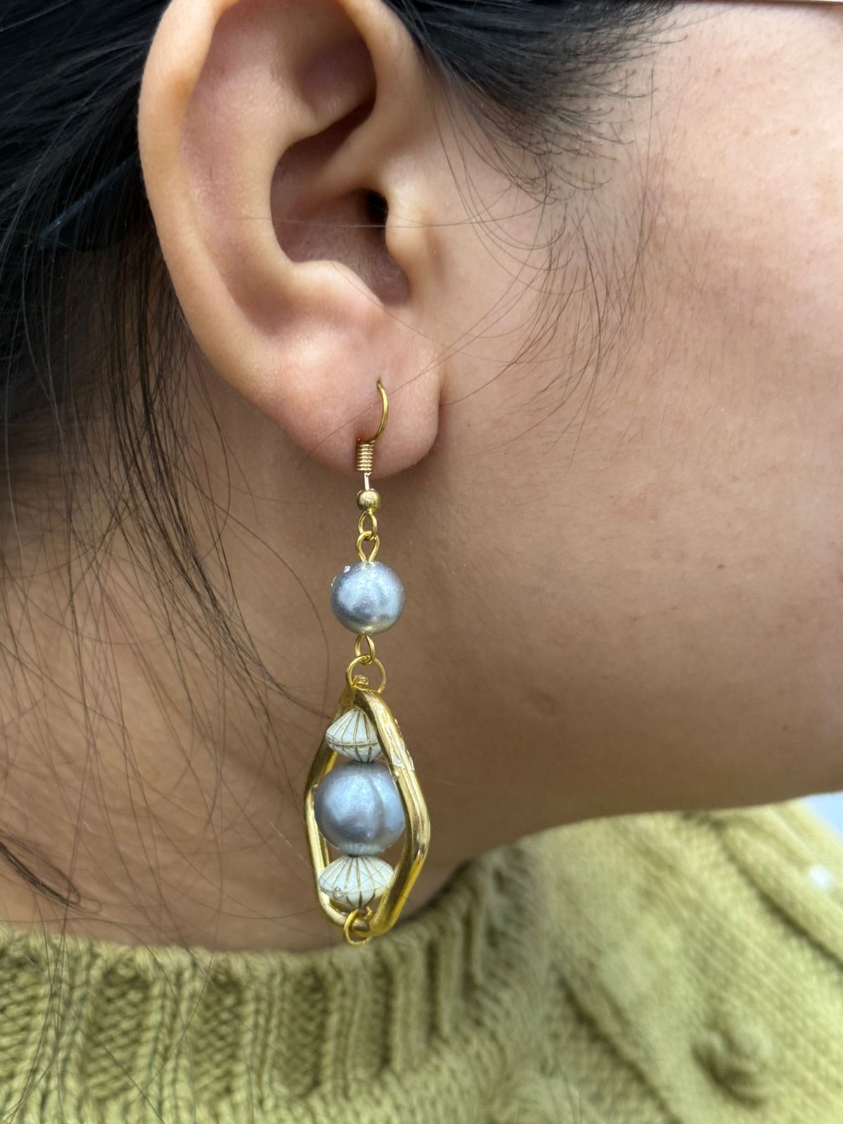 beautiful drop pearl little earring in duzy for woman