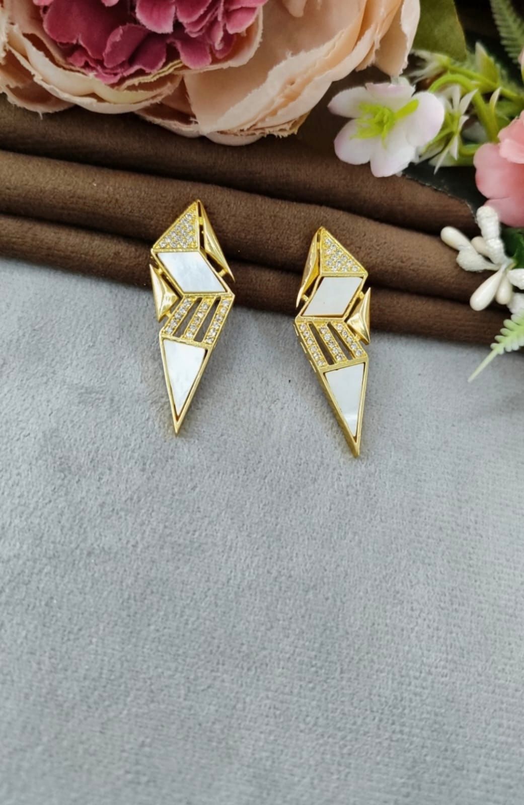MOP AND CZ GOLD PLATED EARRING FOR WOMAN