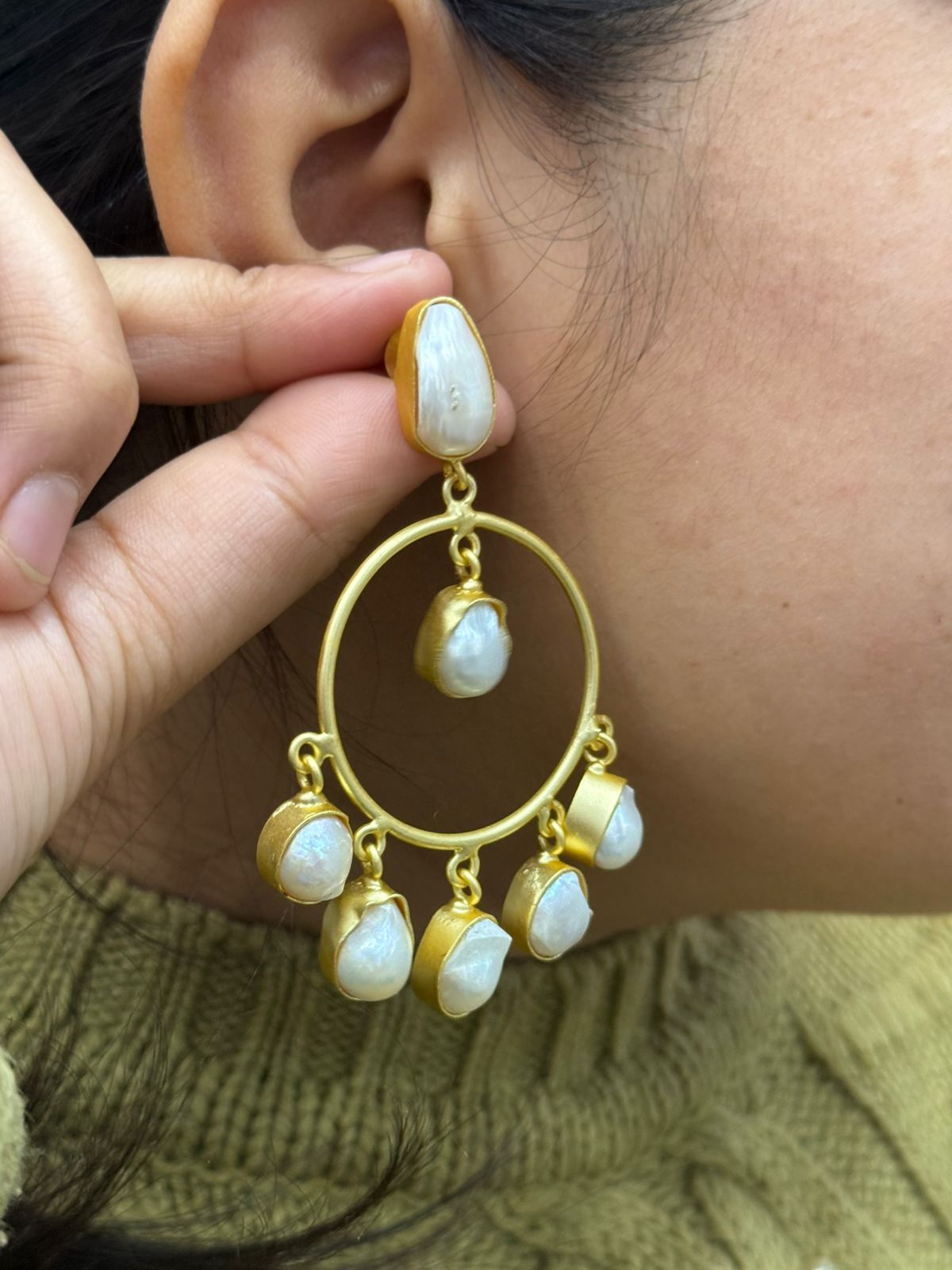 golden circle mop drop earring in duzy for woman