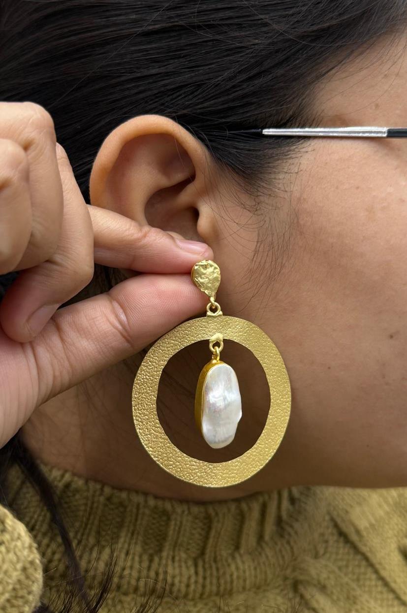 golden halo mother of pearl earring for woman