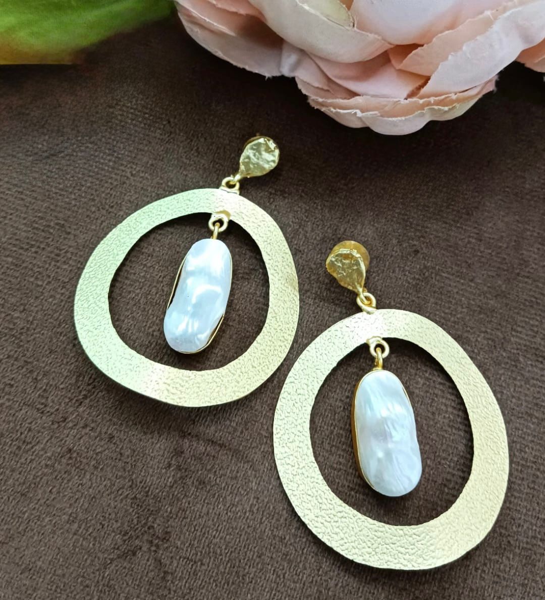 golden halo mother of pearl earring for woman