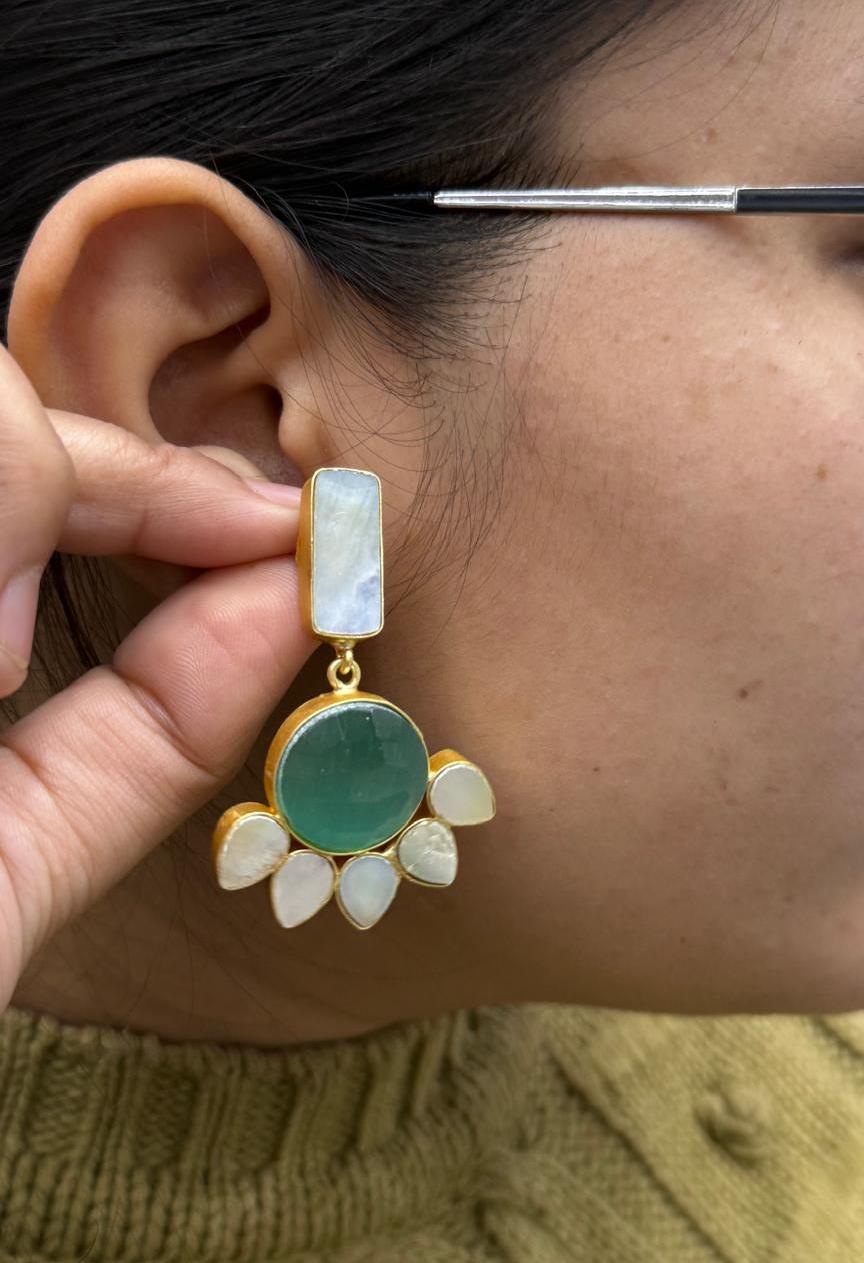 delicate shell pearl and mop stone gold plated handmade earing for woman