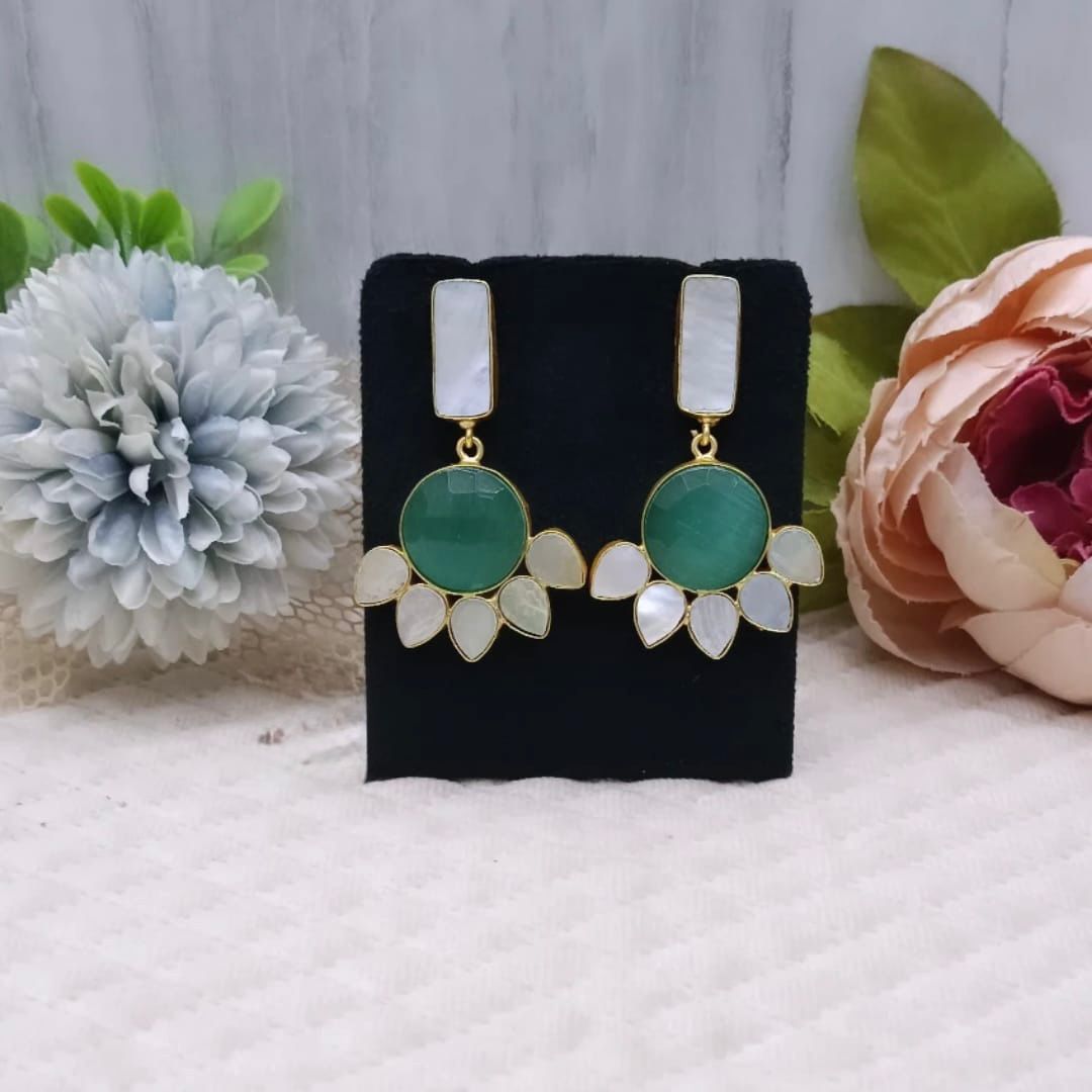 delicate shell pearl and mop stone gold plated handmade earing for woman