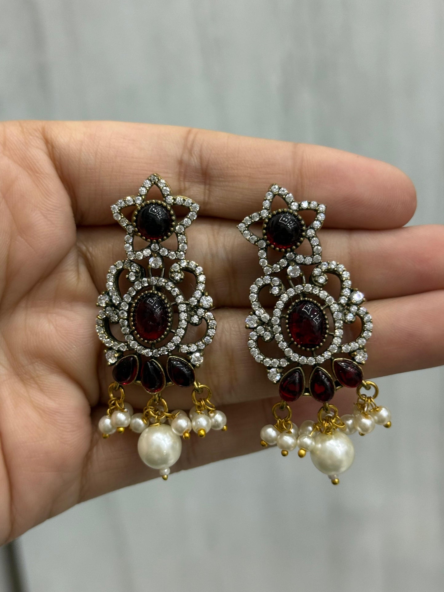 Star With Kunda Earring in maroon for woman