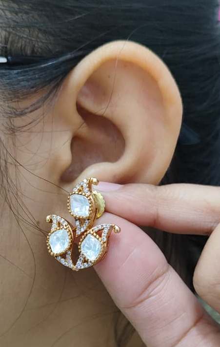 Elegant Mossanite Studs for woman