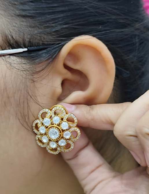 Mossanite With CZ Stud for woman