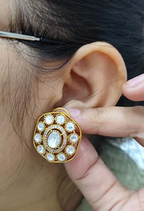 Trendy Mossanite Kundan Stud for woman