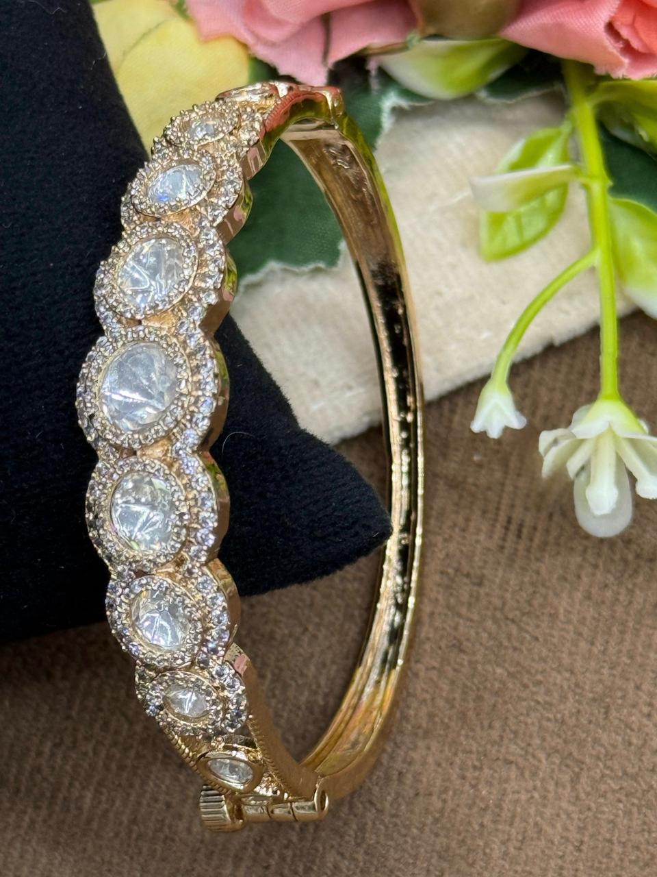 Sleek Mossanite Kundan Braclelet for woman