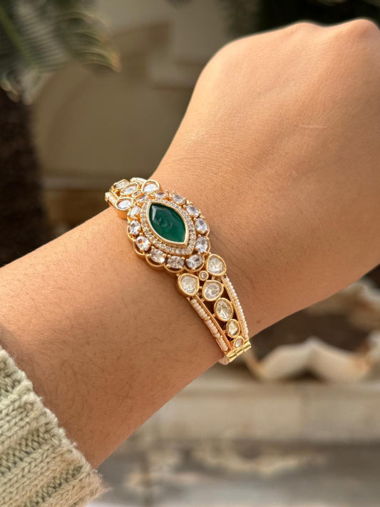 Sunheri Kundan With Gold Polish Bracelet for woman