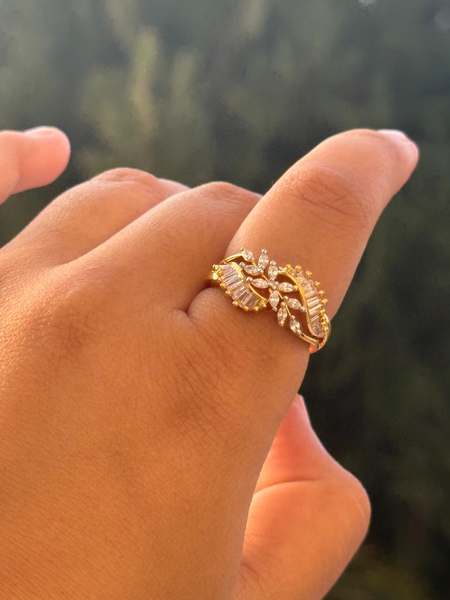 Sleek Zircon Ring for woman