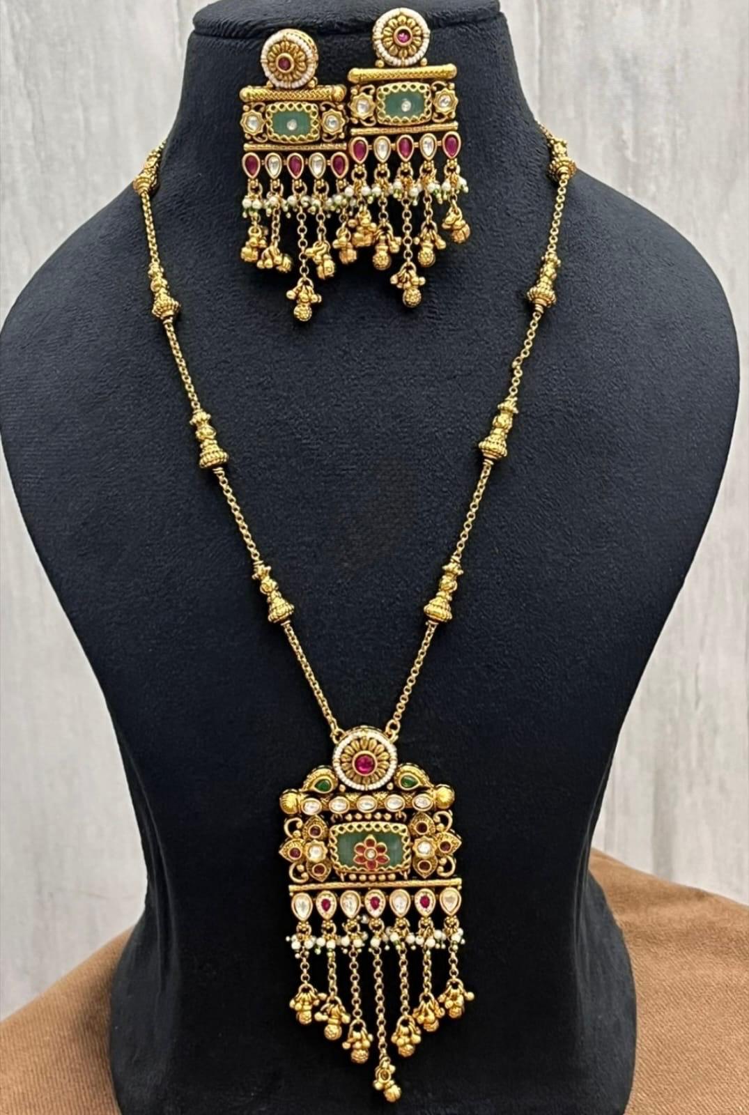 Gold Plated Heritage Pendnet set