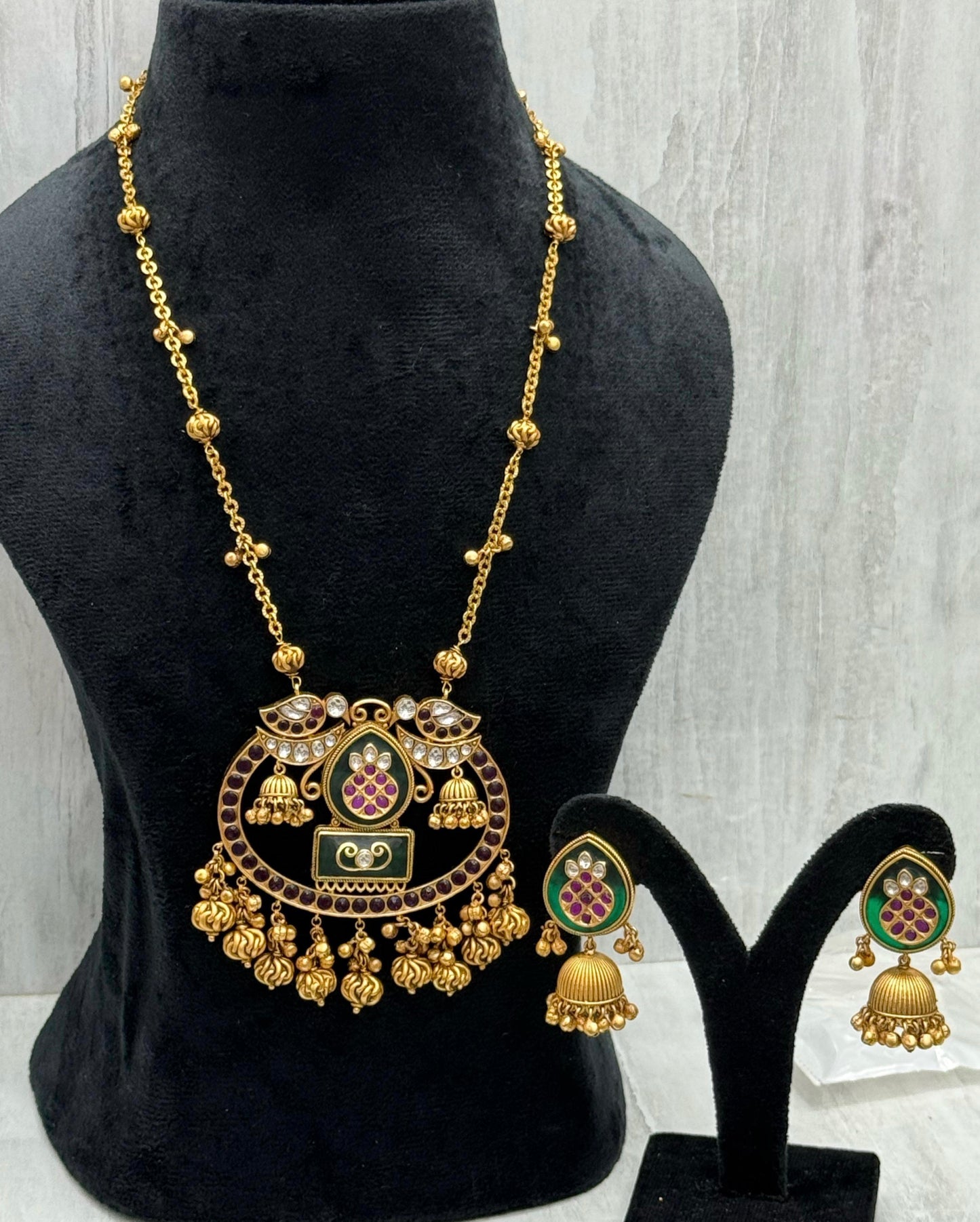 Gold Plated Heritage Pendnet set
