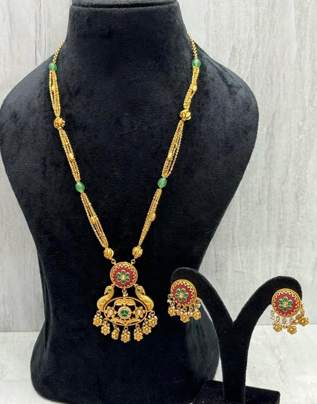 Gold Plated Heritage Pendnet set