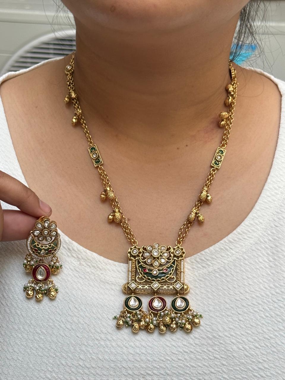 Gold Plated Heritage Pendnet set