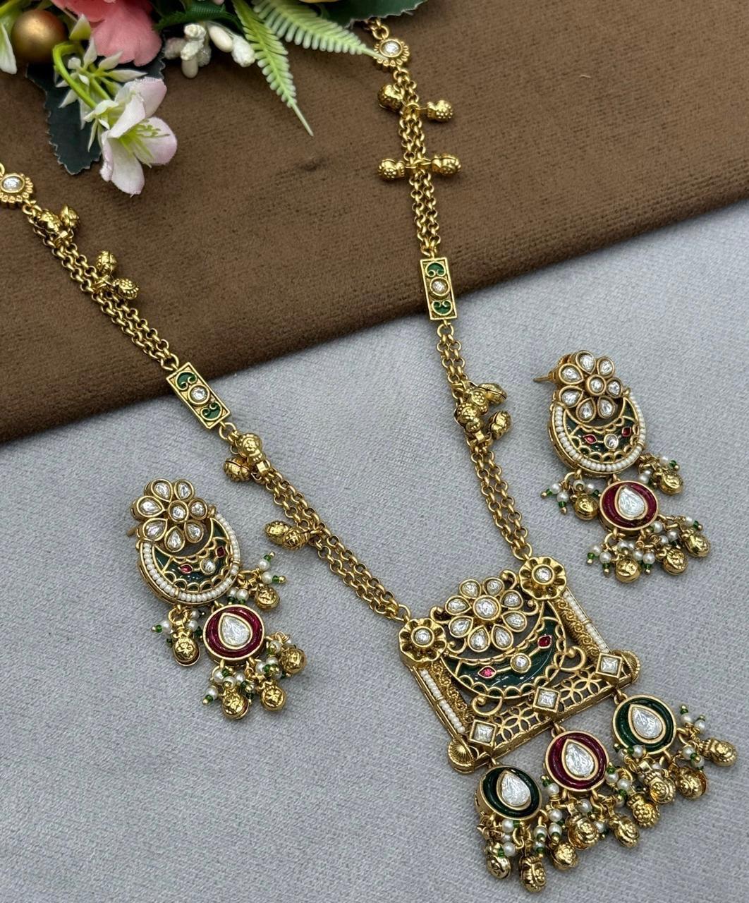 Gold Plated Heritage Pendnet set