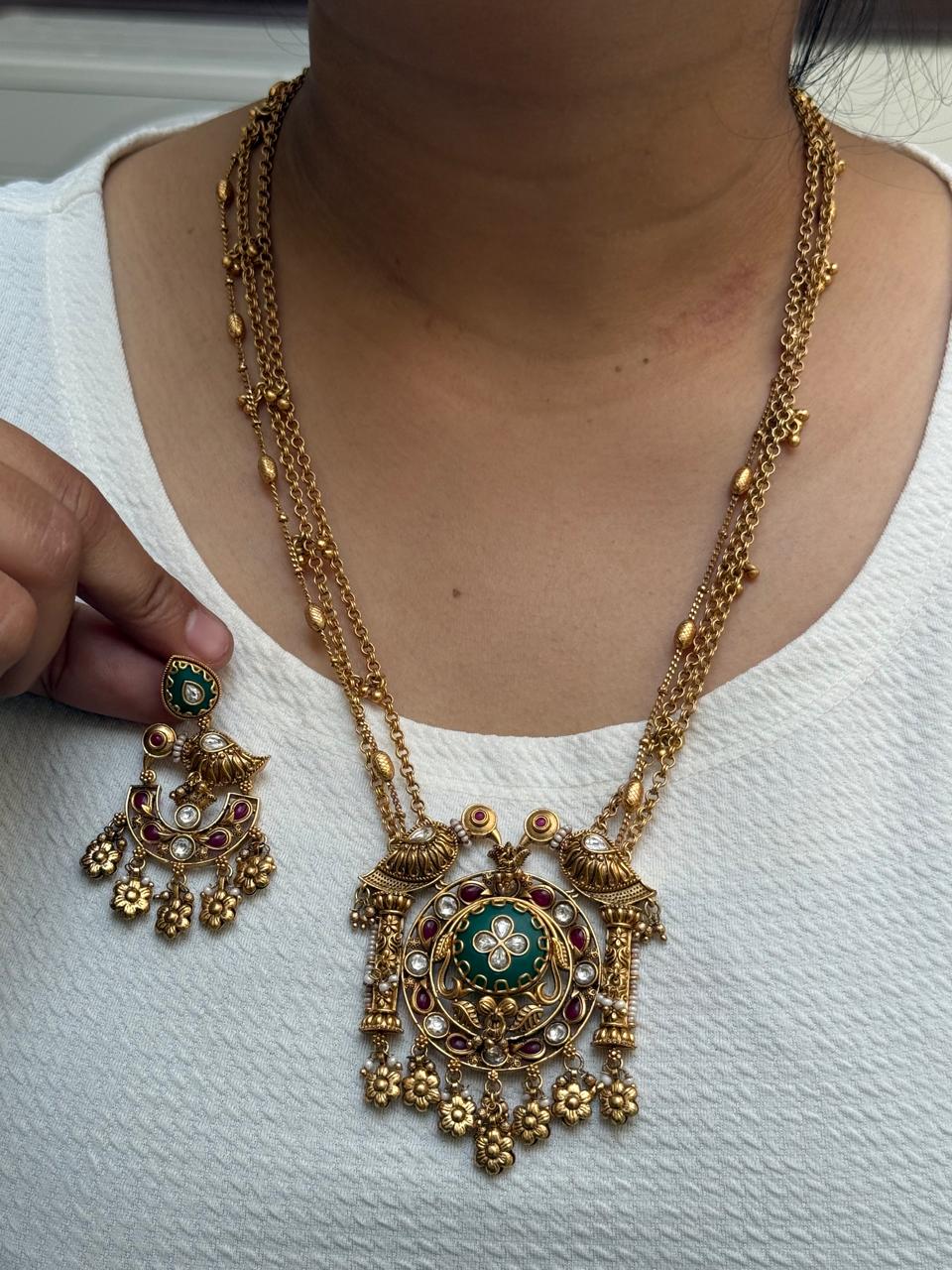 Gold Plated Heritage Pendnet set