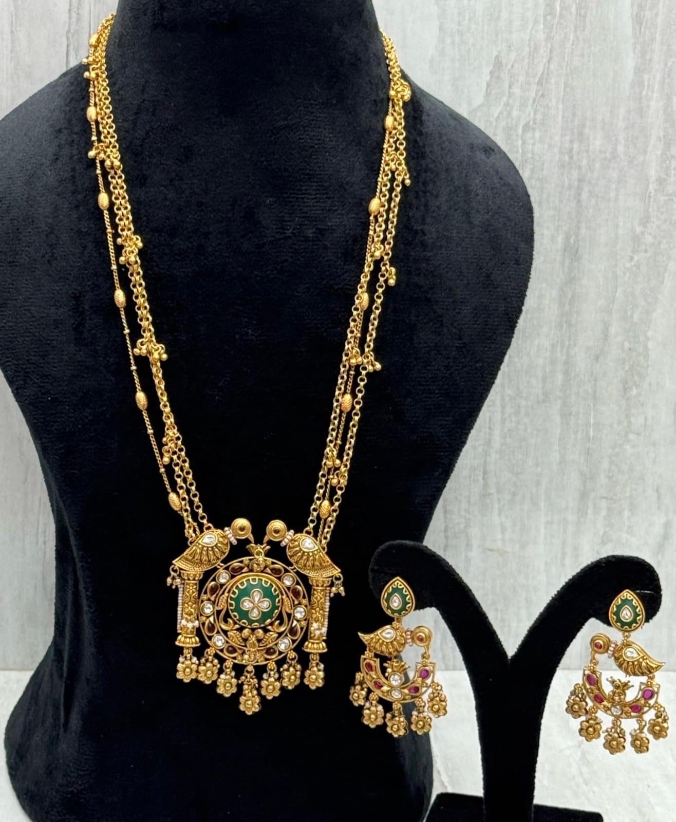Gold Plated Heritage Pendnet set
