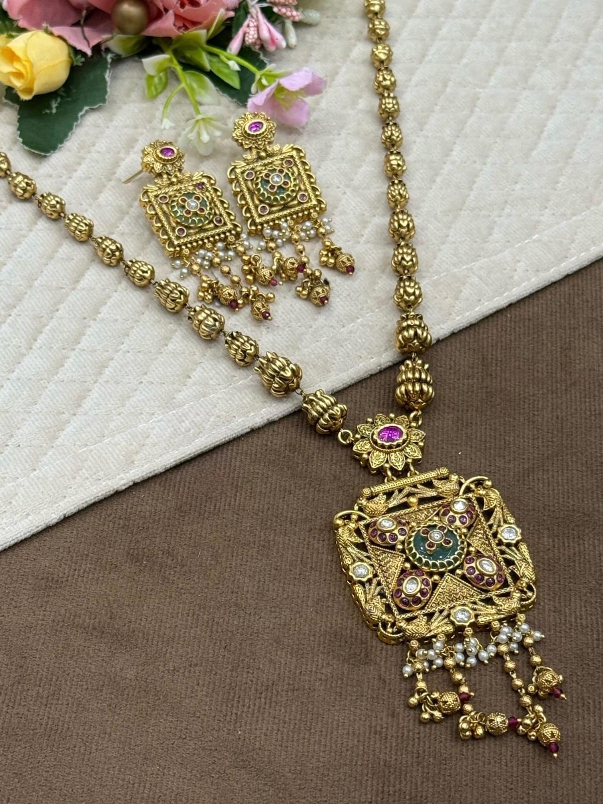 Gold Plated Heritage Pendent set