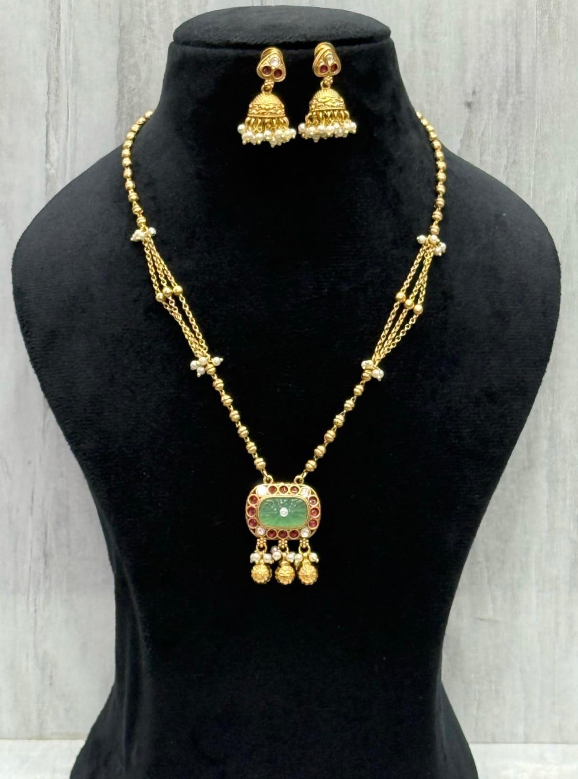 Gold Plated Heritage Pendnet set