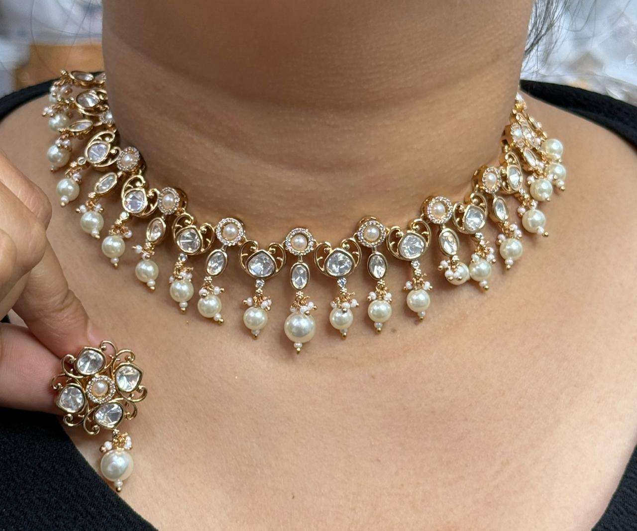 Sunheri Kundan Pearl Hanging Necklace