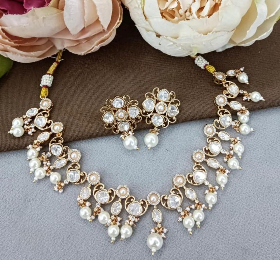 Sunheri Kundan Pearl Hanging Necklace