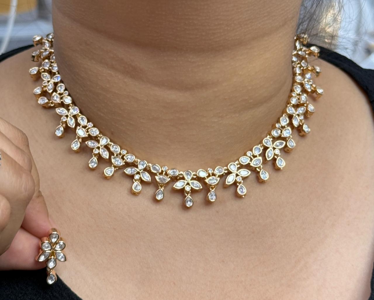 Gold Plated Sleek Kundan Necklace