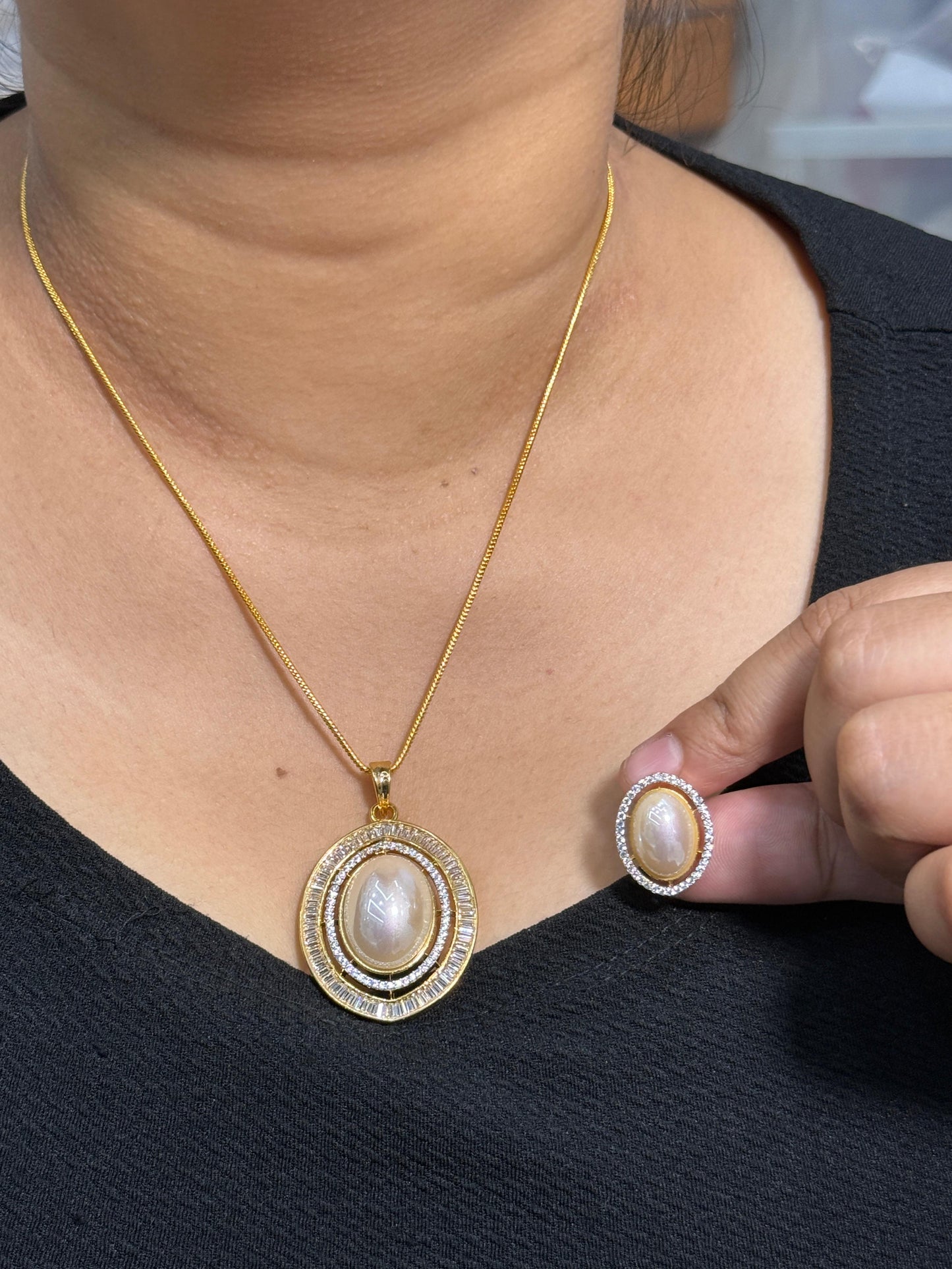 Pearl Gold Pendent Set