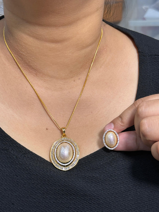 Pearl Gold Pendent Set