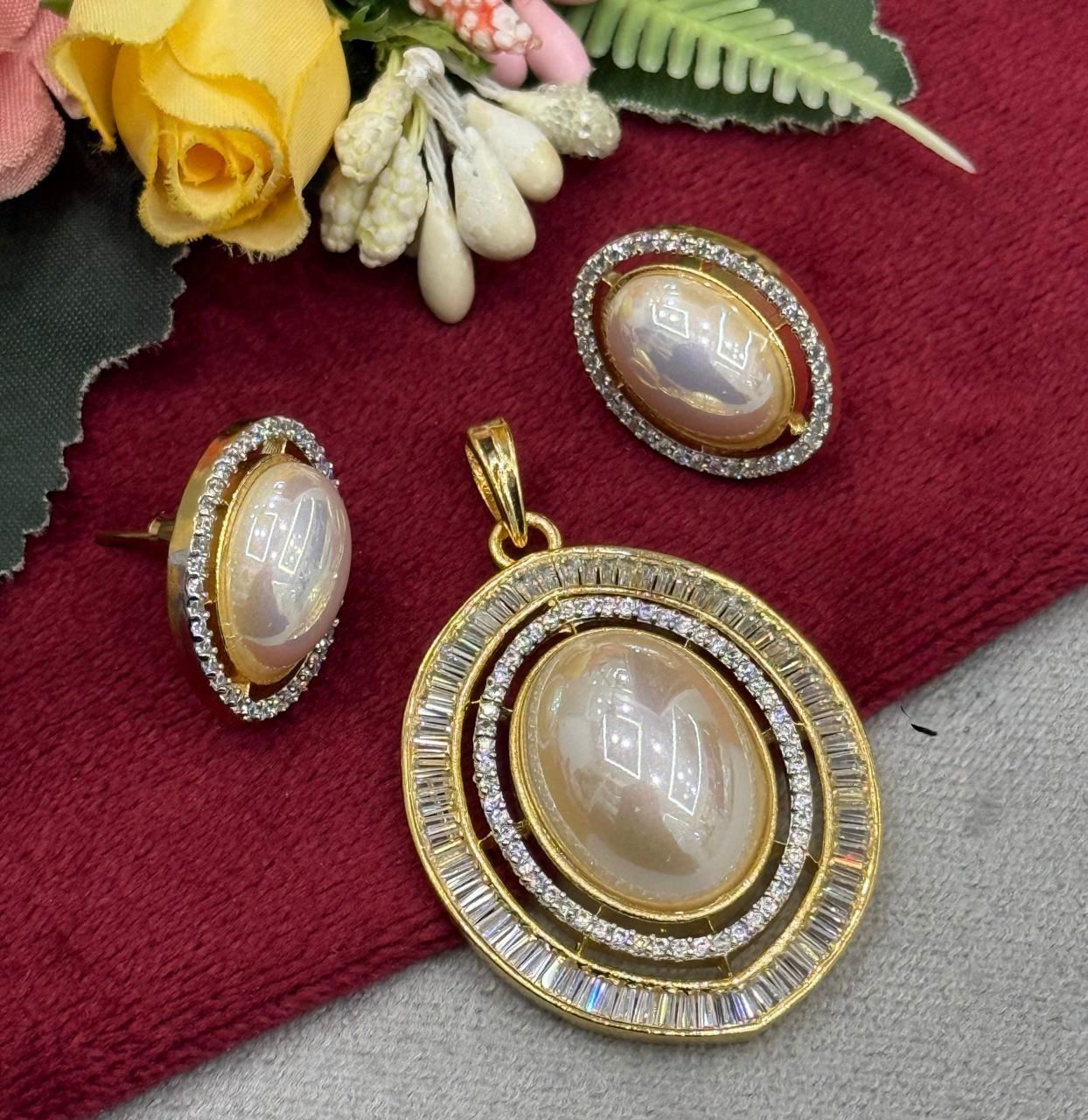 Pearl Gold Pendent Set