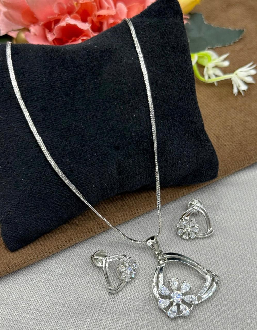 Zircon Pendant Set