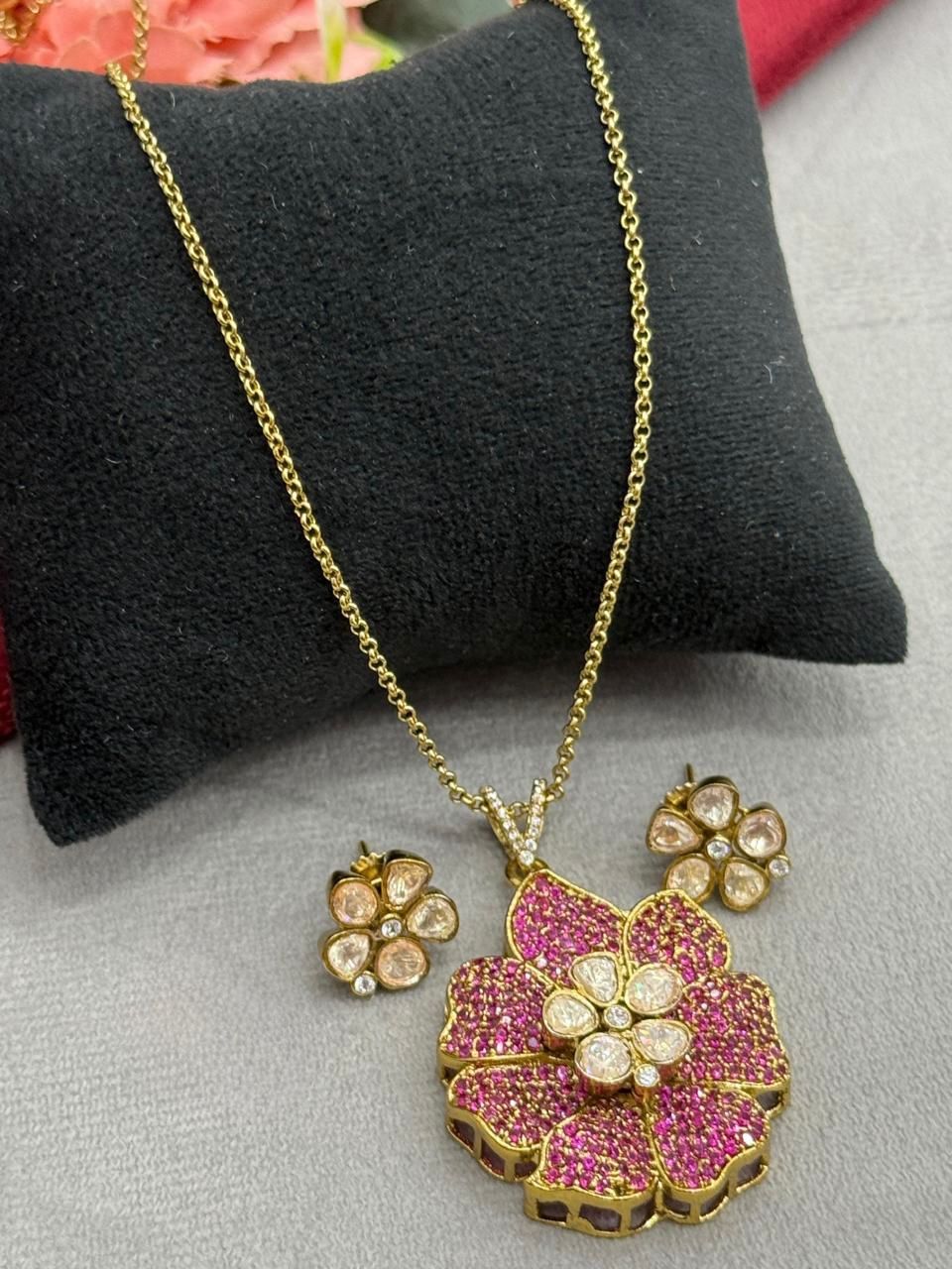 Peeli Polki Invisible Setting Pendant