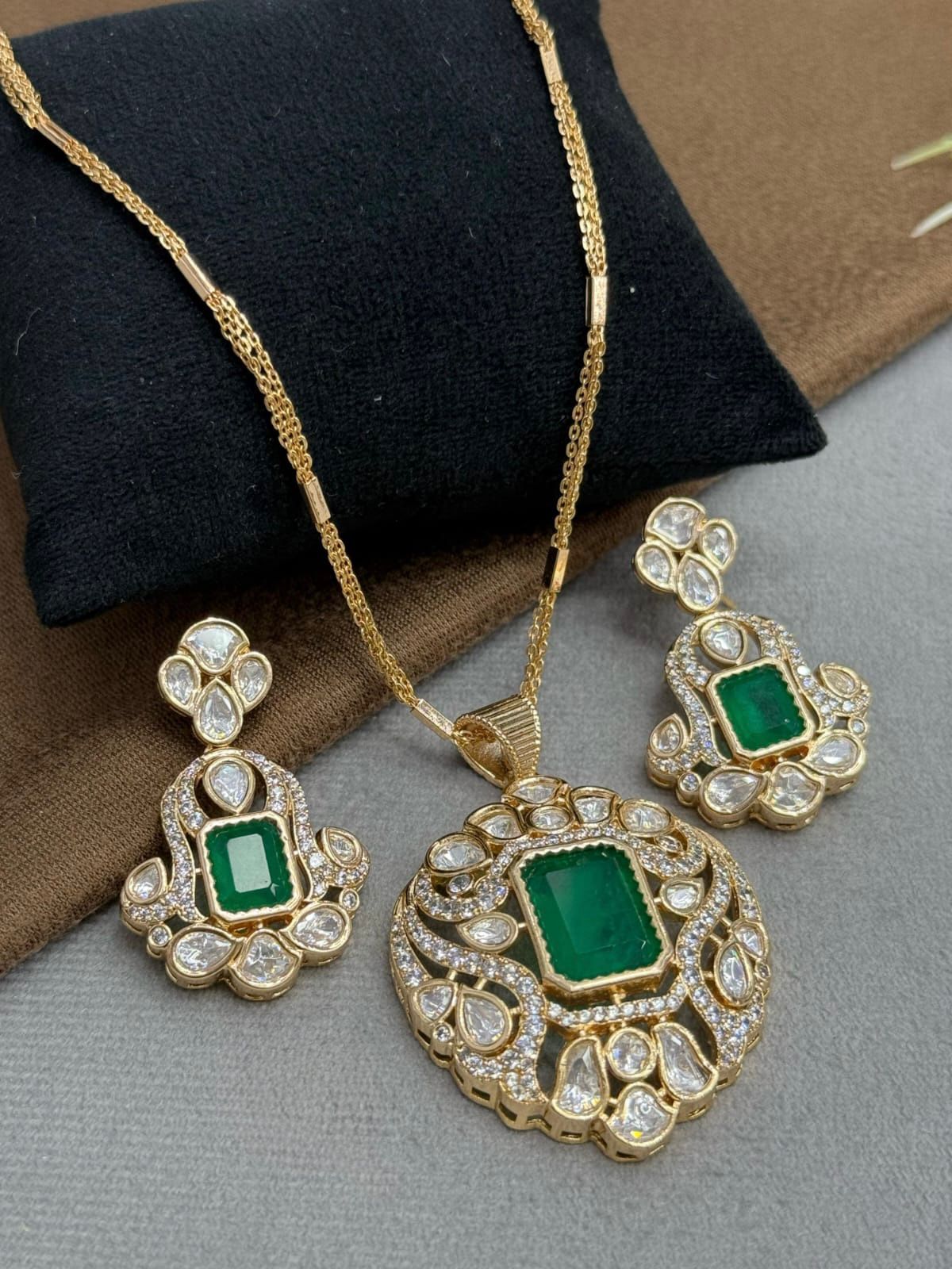 Green Kundan Pendent Set