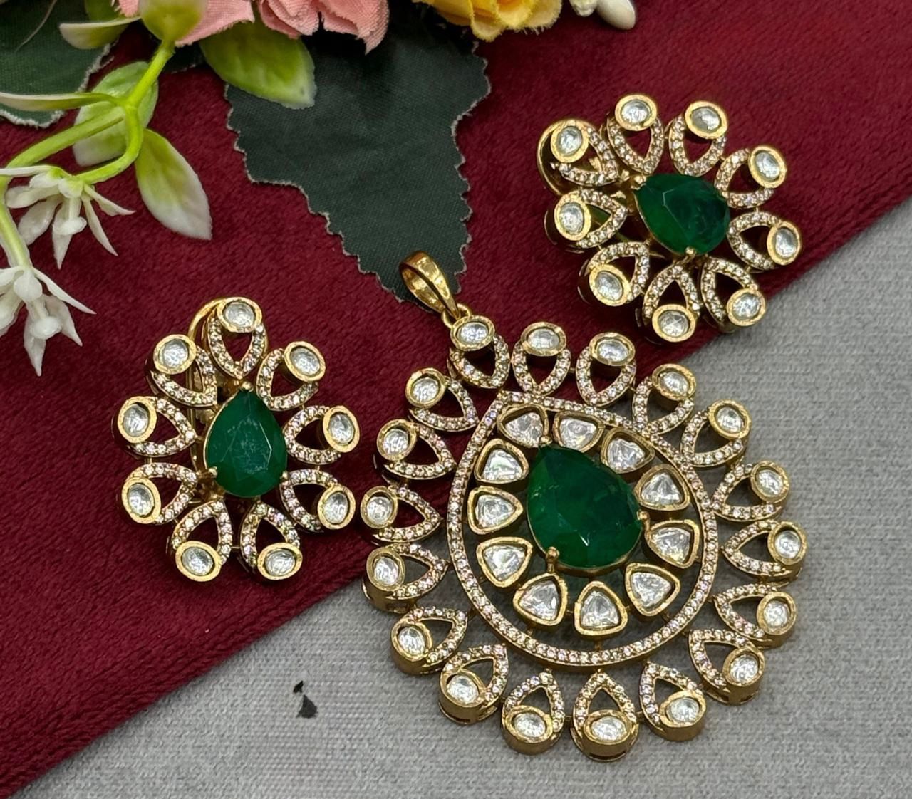 Green Doublet Kundan Pendant Set