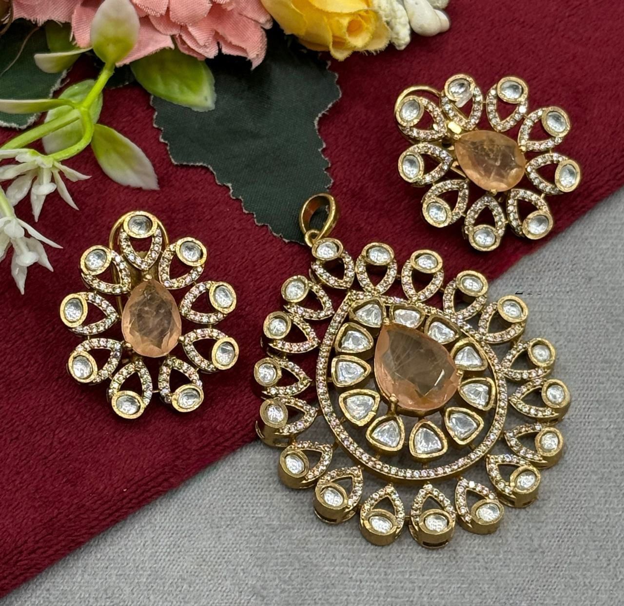 Peach Doublet Kundan Pendant Set