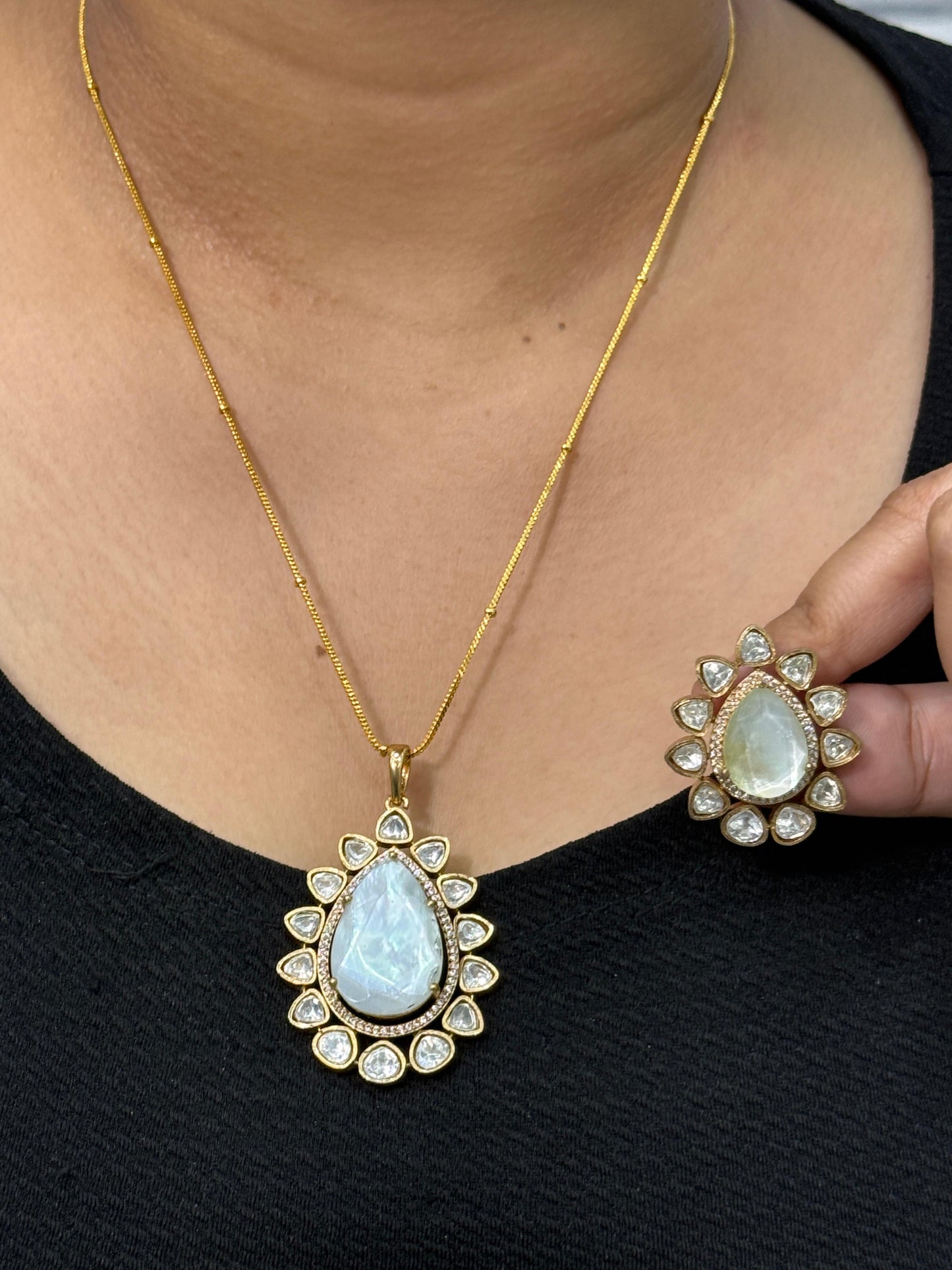 Mother of Pearl Pendant set