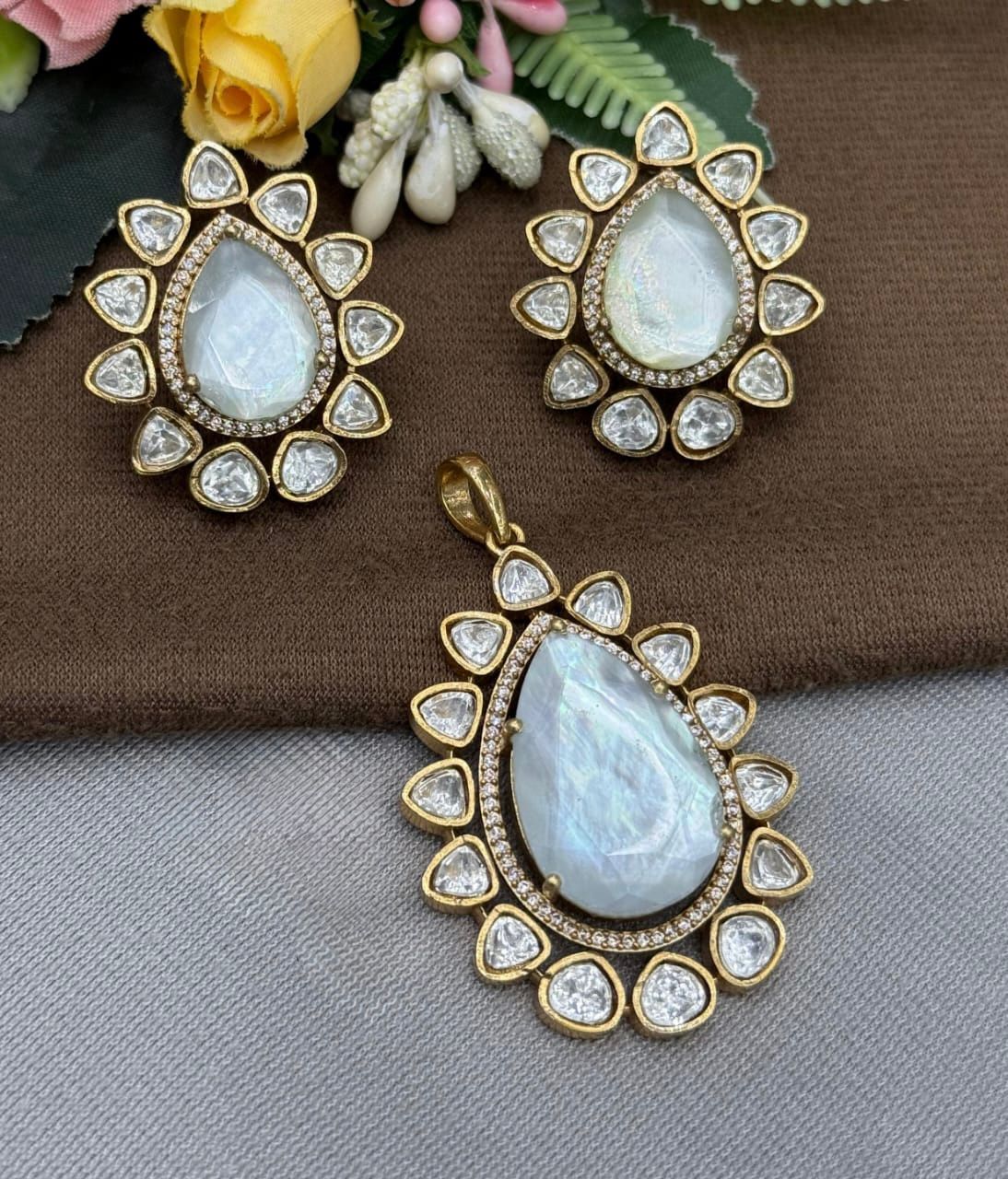 Mother of Pearl Pendant set