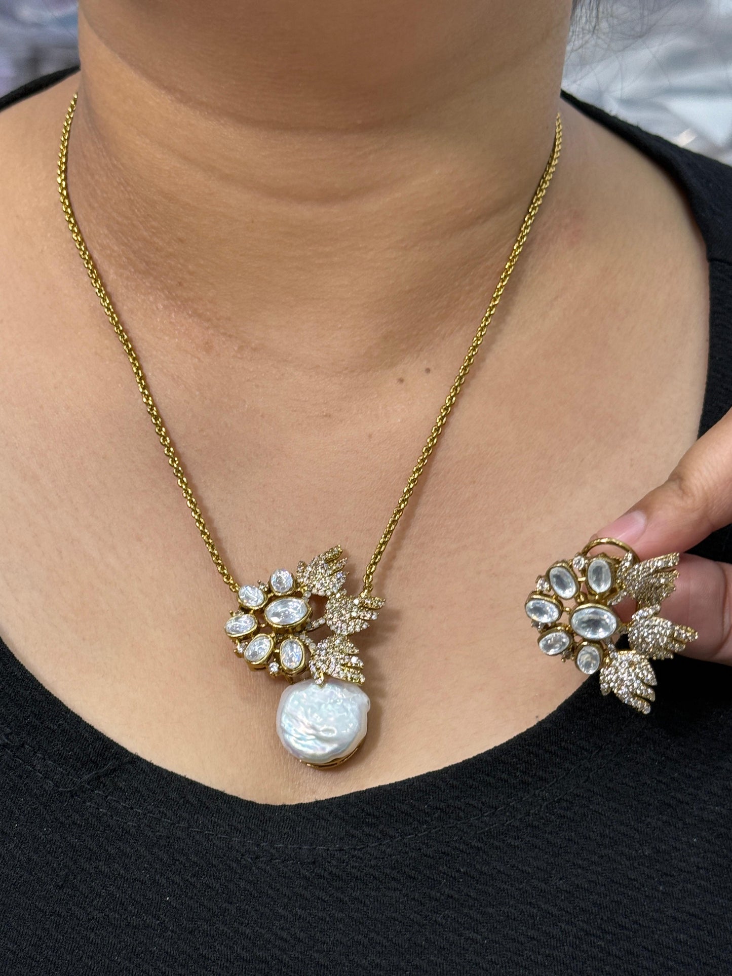 Baroque Pendant Set