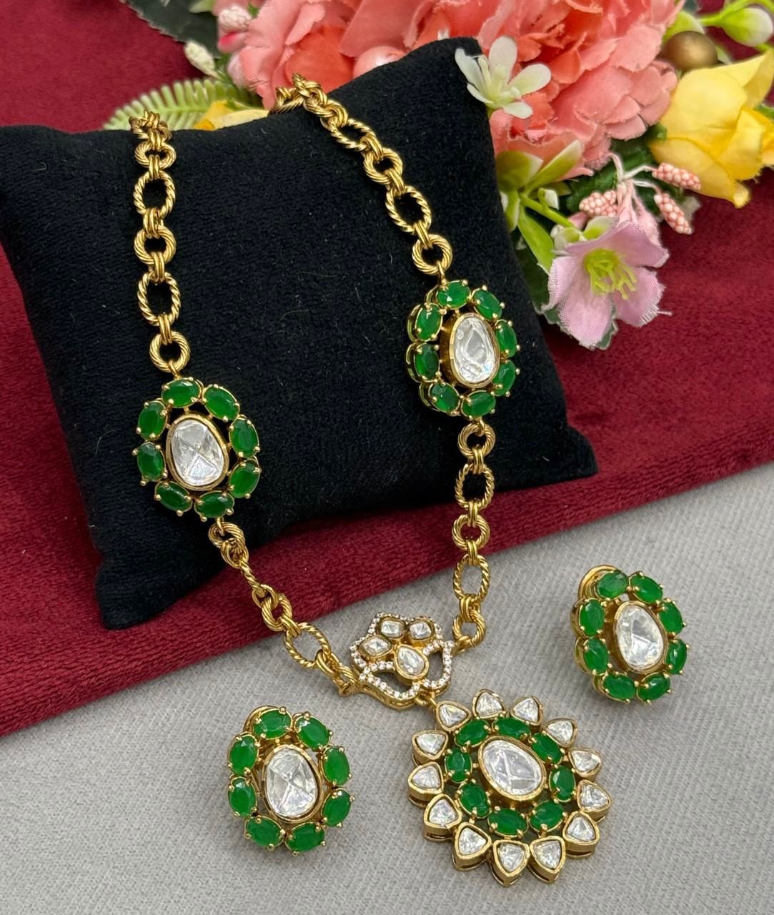 Alia Green Pendent Set