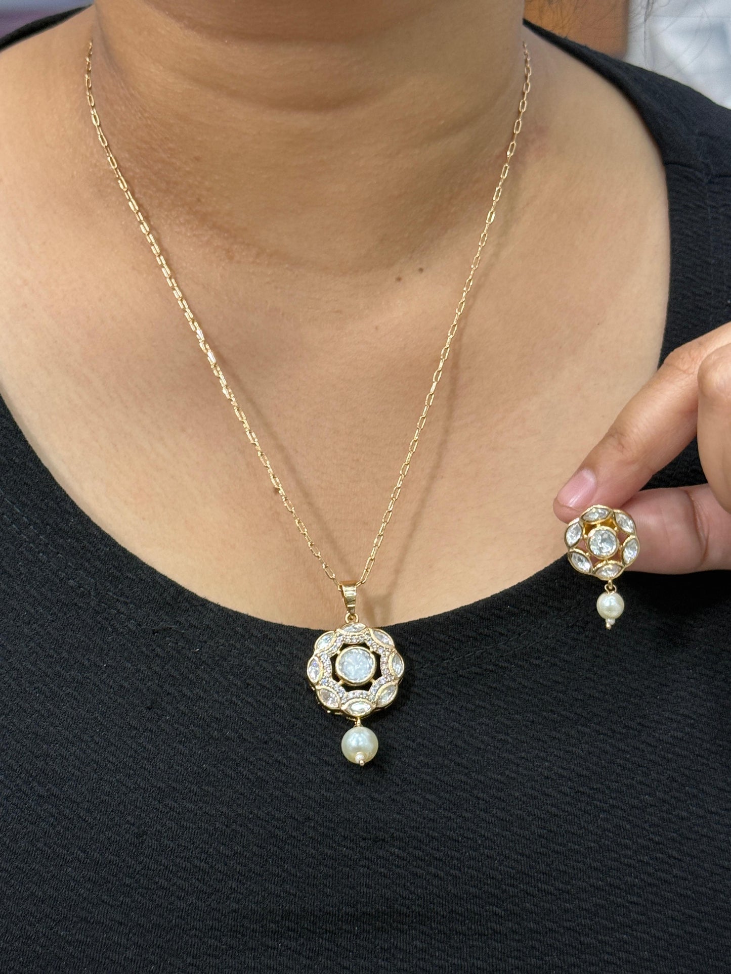 Floral Kundan Pendant Set