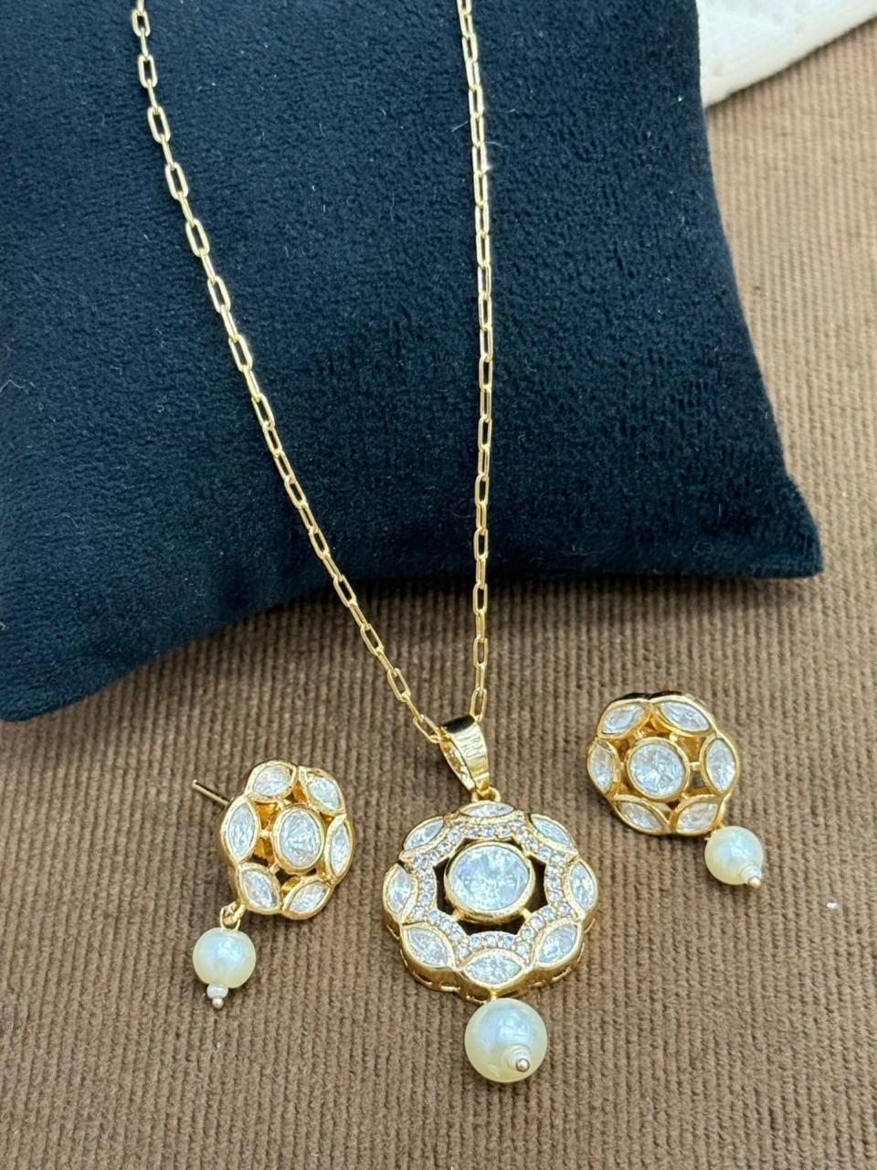 Floral Kundan Pendant Set
