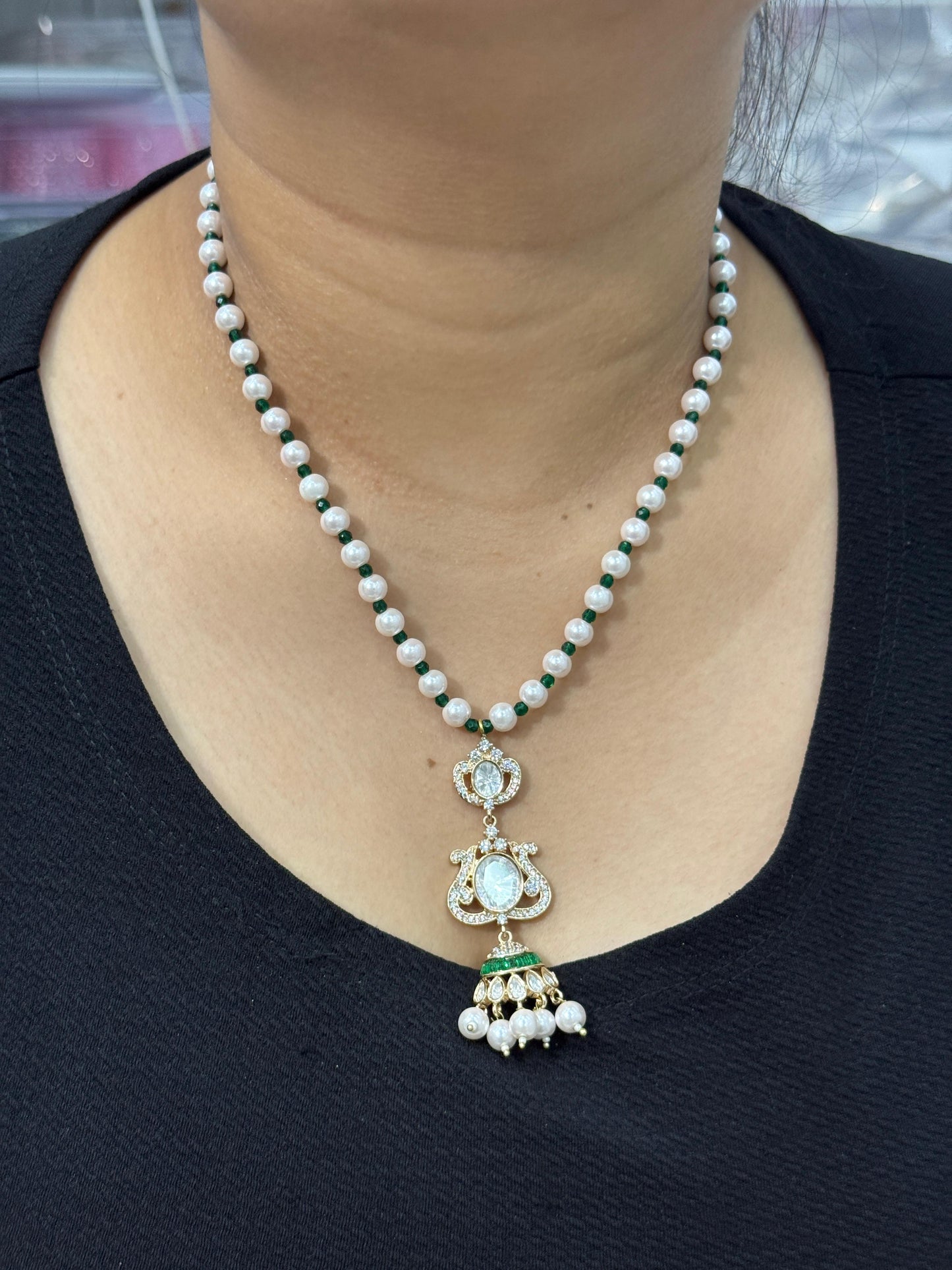 Green Pendant Set With Pearls