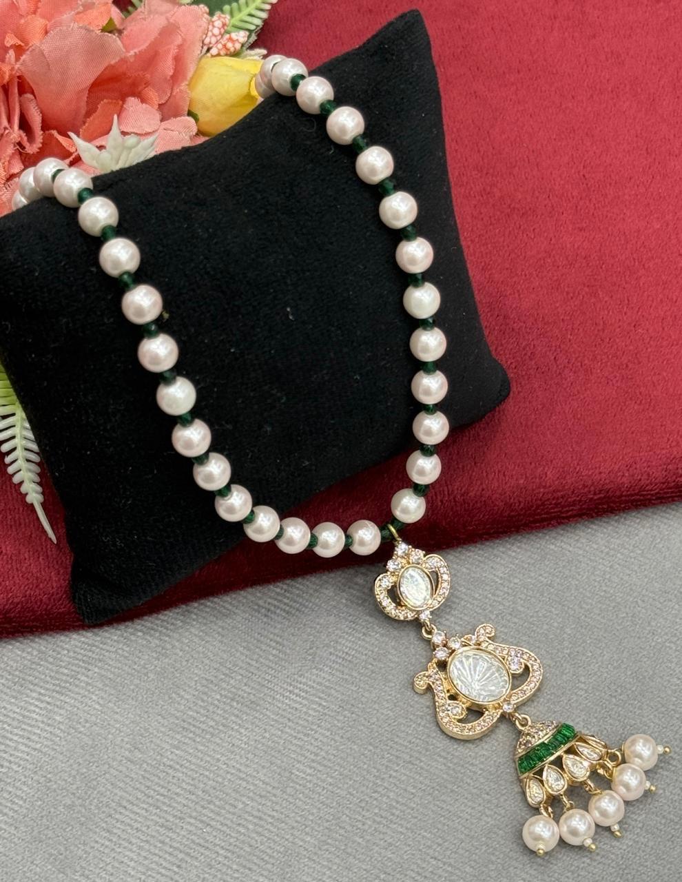 Green Pendant Set With Pearls