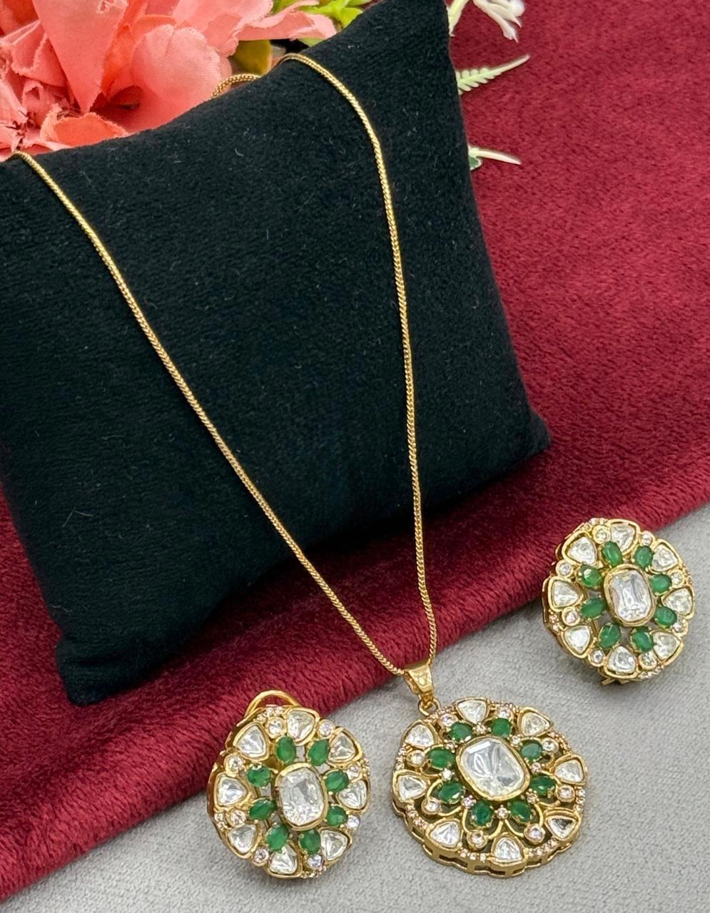 Kajal Green Sunheri Kundan Pendant Set