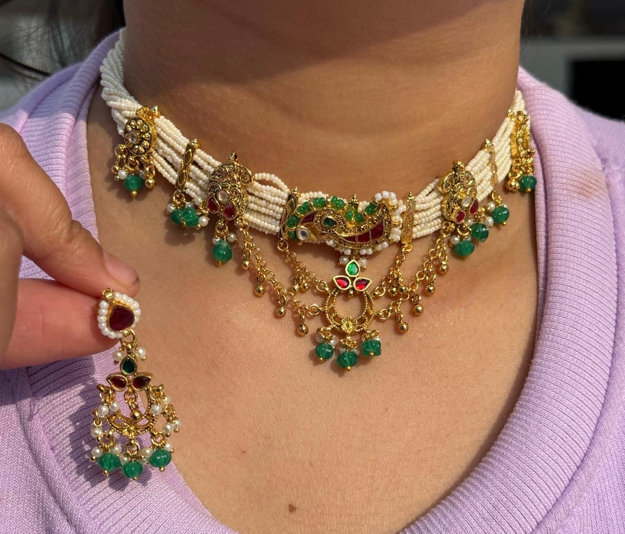Trendy Hanging Neckalce Wih Paachi Kundan