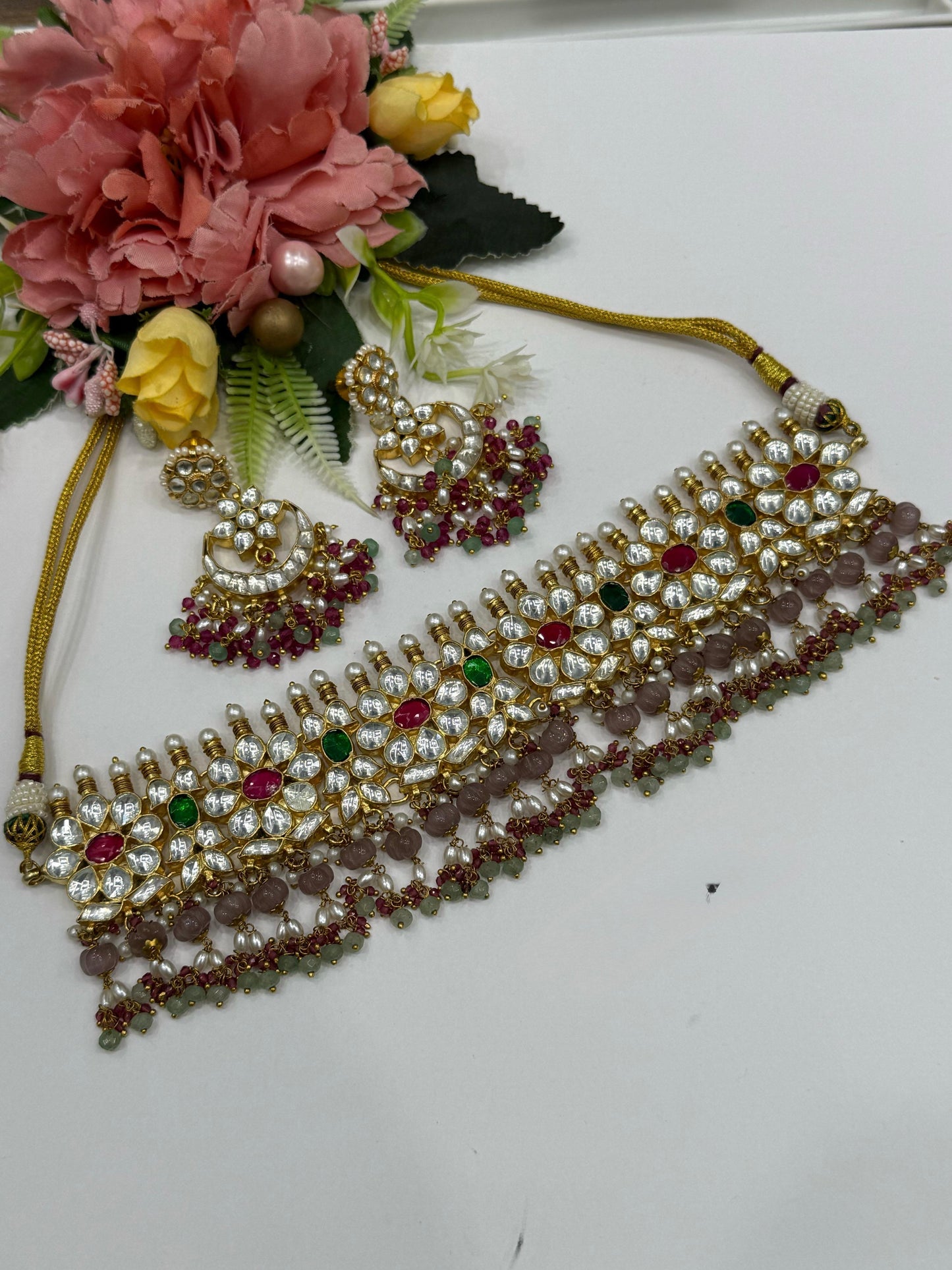 Elegant Paachi Kundan Choker With Gold Finish