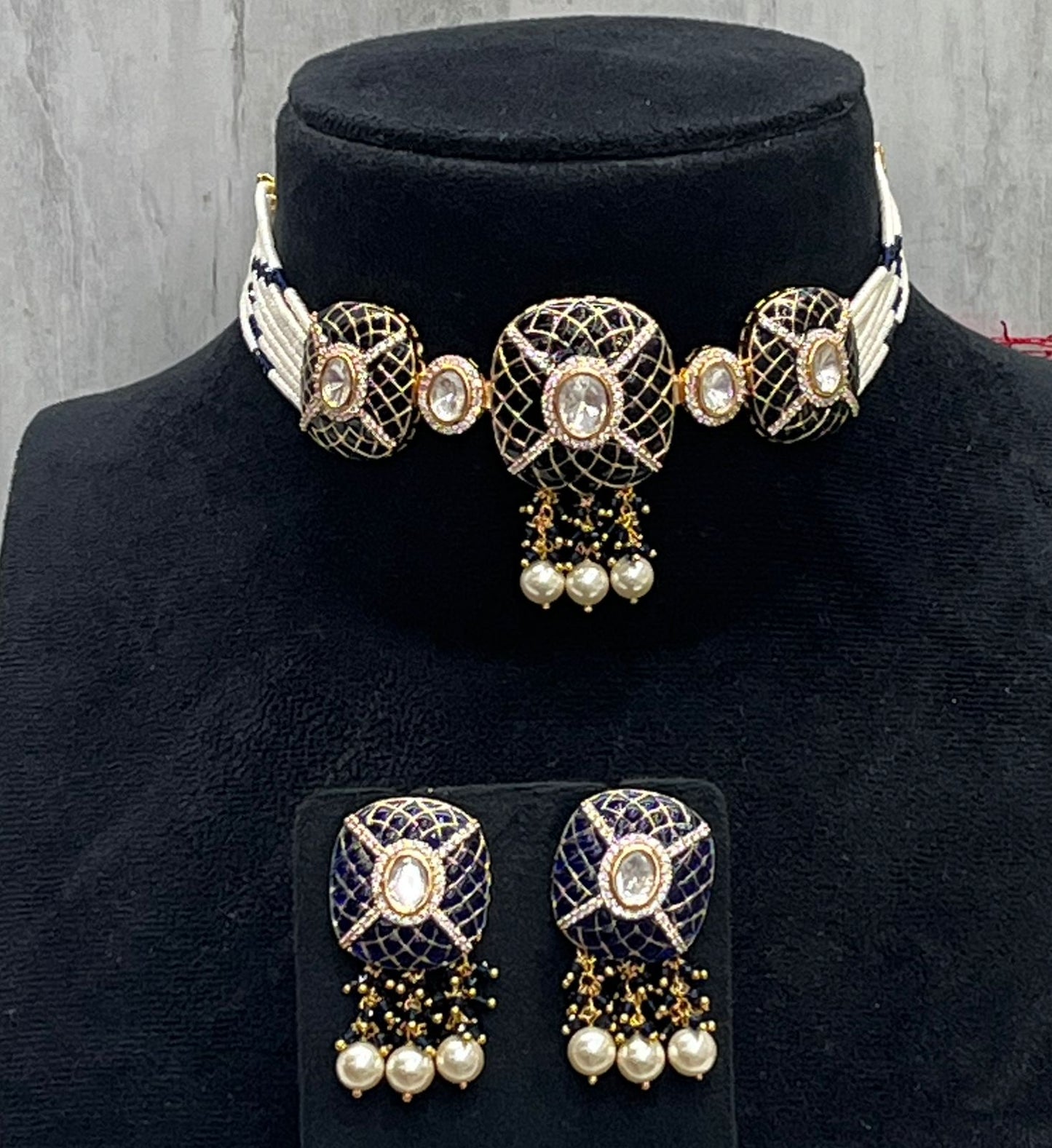Carving Kundan Choker for woman
