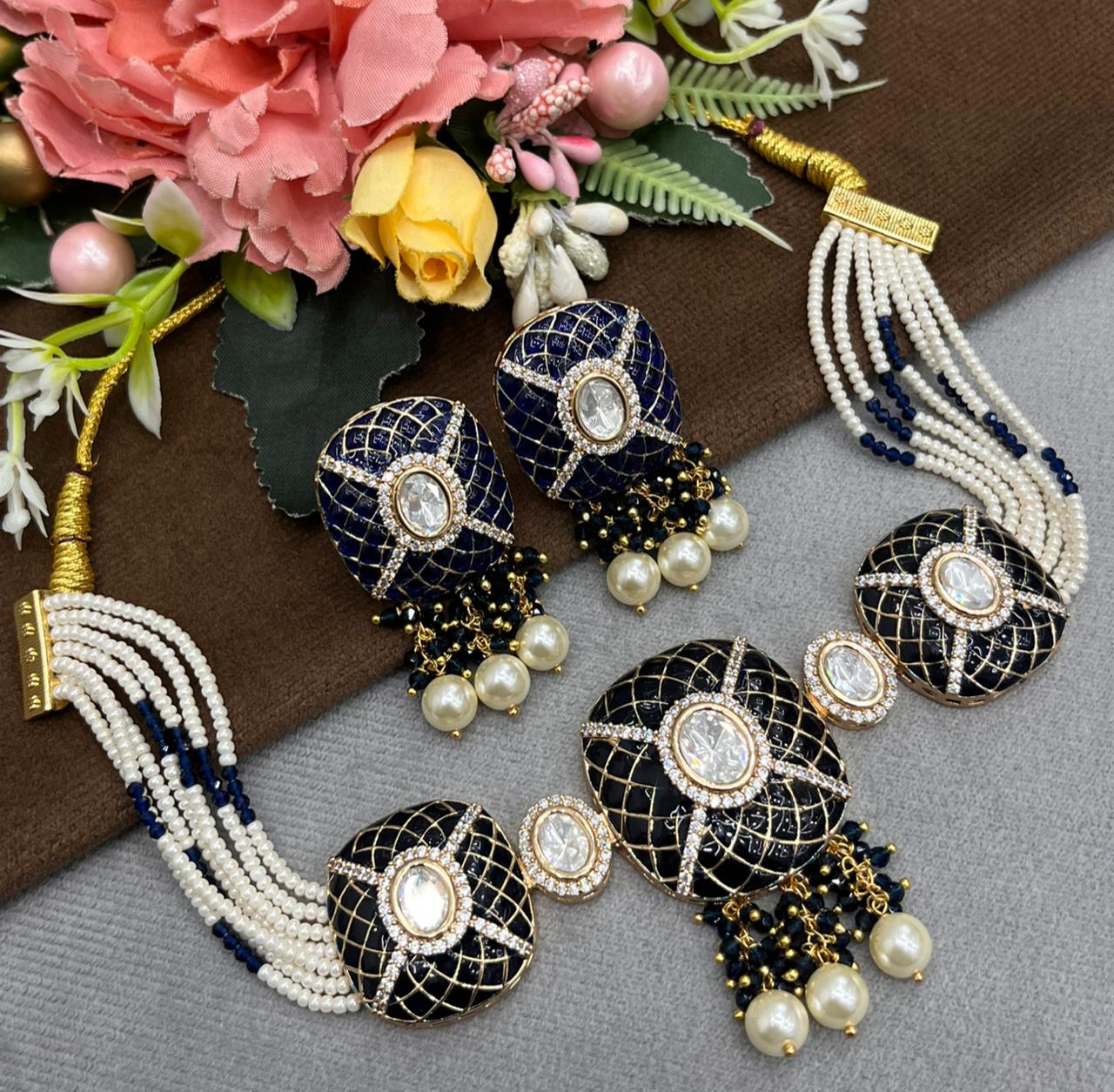 Carving Kundan Choker for woman