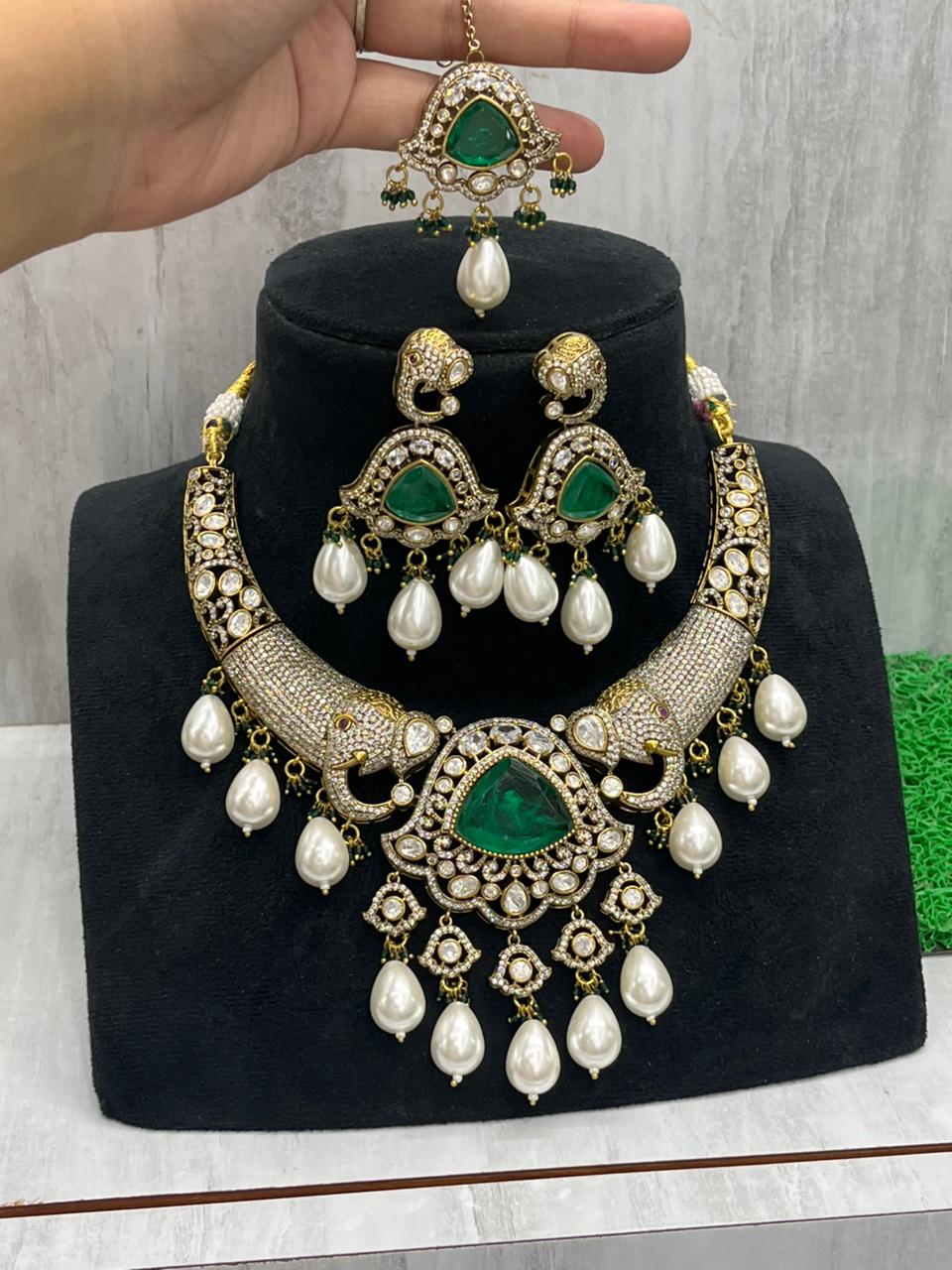 Doublet Stone With Kundan Hasli In Green For Women